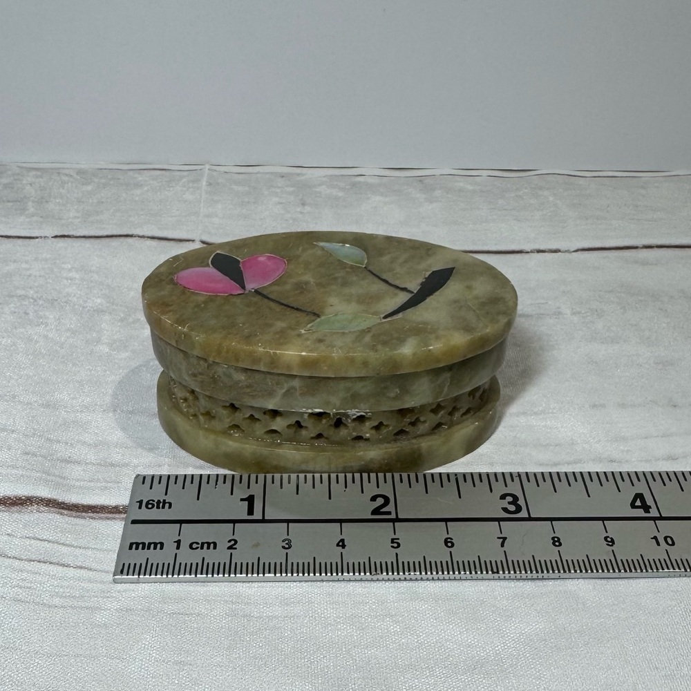 Vintage Handmade Oval Soapstone Decorative Stone Trinket Box Floral India - Picture 10 of 11